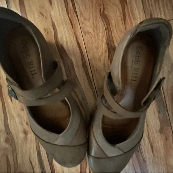 Cobb Hill by New Balance Brown Flats with Comfort Straps - Picture 2 of 3